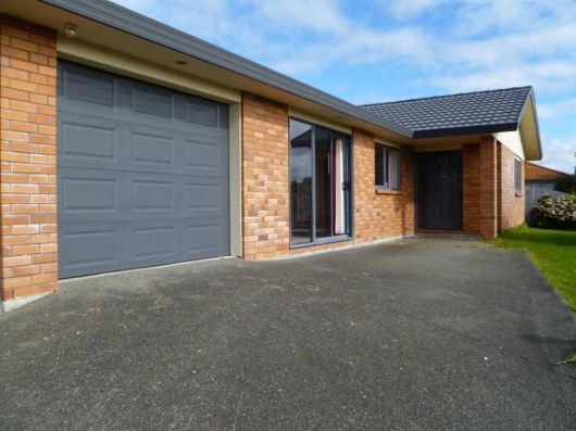 17A Chesterton Terrace, Henderson, WAITAKERE CITY